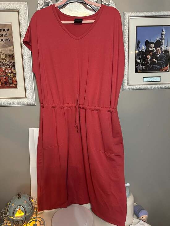 32 Degrees Dresses & Skirts - 32 ° Cool Soft Lux Short Sleeve V-Neck Drawstring Waist Dress with Pockets